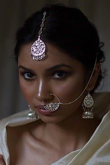 White Finish Cutwork Maang Tikka In Sterling Silver