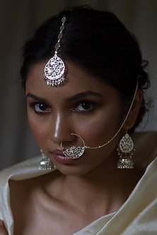 White Finish Cutwork Maang Tikka In Sterling Silver