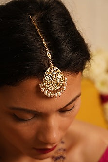 Gold Finish Pearl Maang Tikka In Sterling Silver