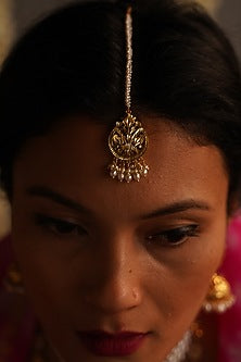 Gold Finish Maang Tikka In Sterling Silver