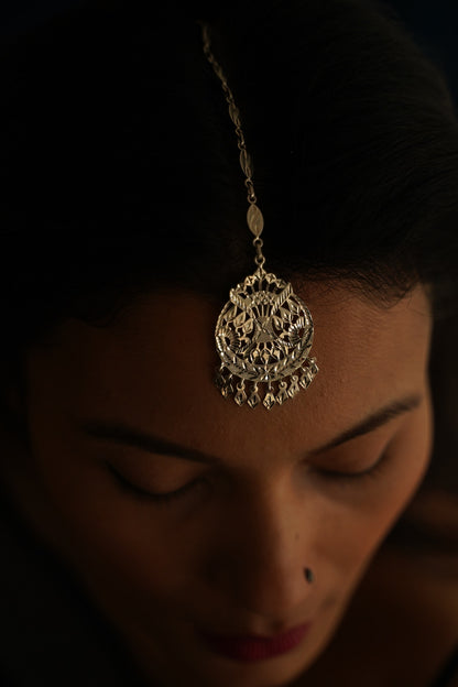 White Finish Maang Tikka In Sterling Silver