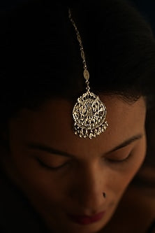 White Finish Maang Tikka In Sterling Silver