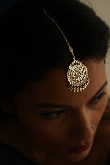 White Finish Maang Tikka In Sterling Silver