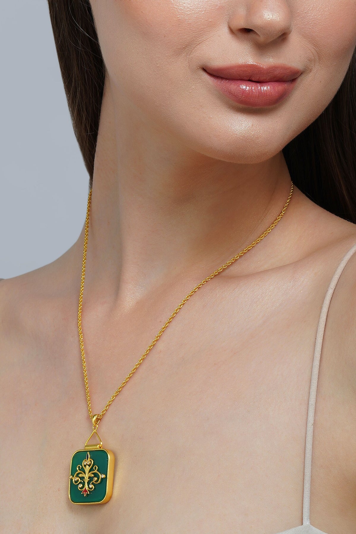 Onyx Embellished Pendant Necklace 
