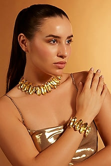 Gold Finish Groovy Drop Choker Necklace