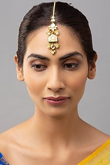 Gold Finish Kundan Maang Tikka