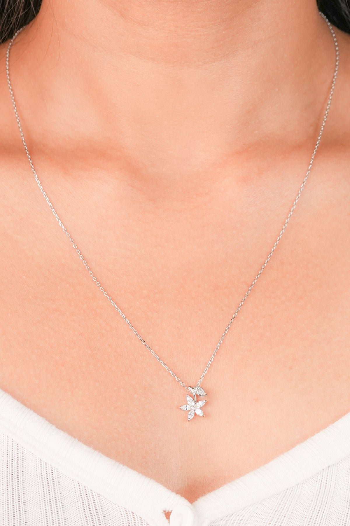 White Finish Zircon Snowflake Pendant Necklace In Sterling Silver