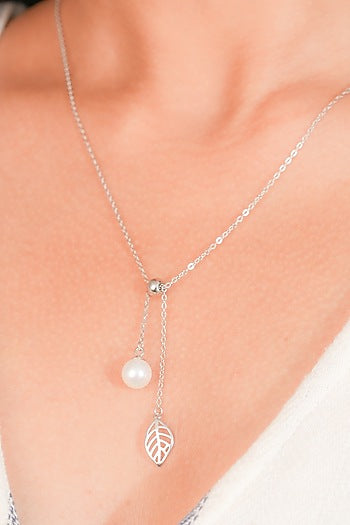White Finish Shell Pearl Leaf Pendant Necklace In Sterling Silver