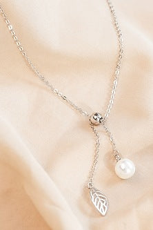 White Finish Shell Pearl Leaf Pendant Necklace In Sterling Silver