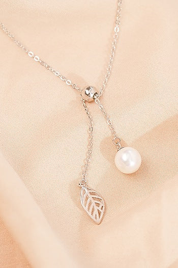 White Finish Shell Pearl Leaf Pendant Necklace In Sterling Silver