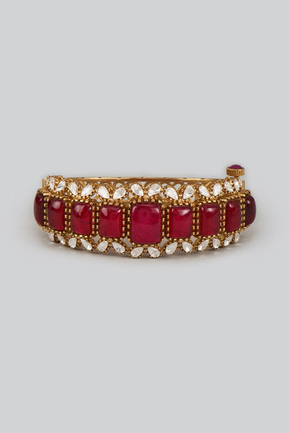 Gold Finish Uncut Kundan Polki & Ruby Aventurine Bangle