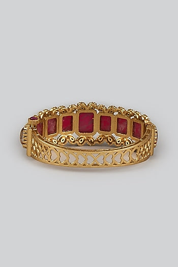 Gold Finish Uncut Kundan Polki & Ruby Aventurine Bangle