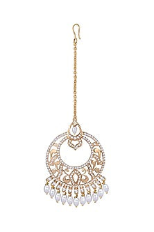 18 Kt Yellow Gold Pearl & Circular Diamond Maang Tikka
