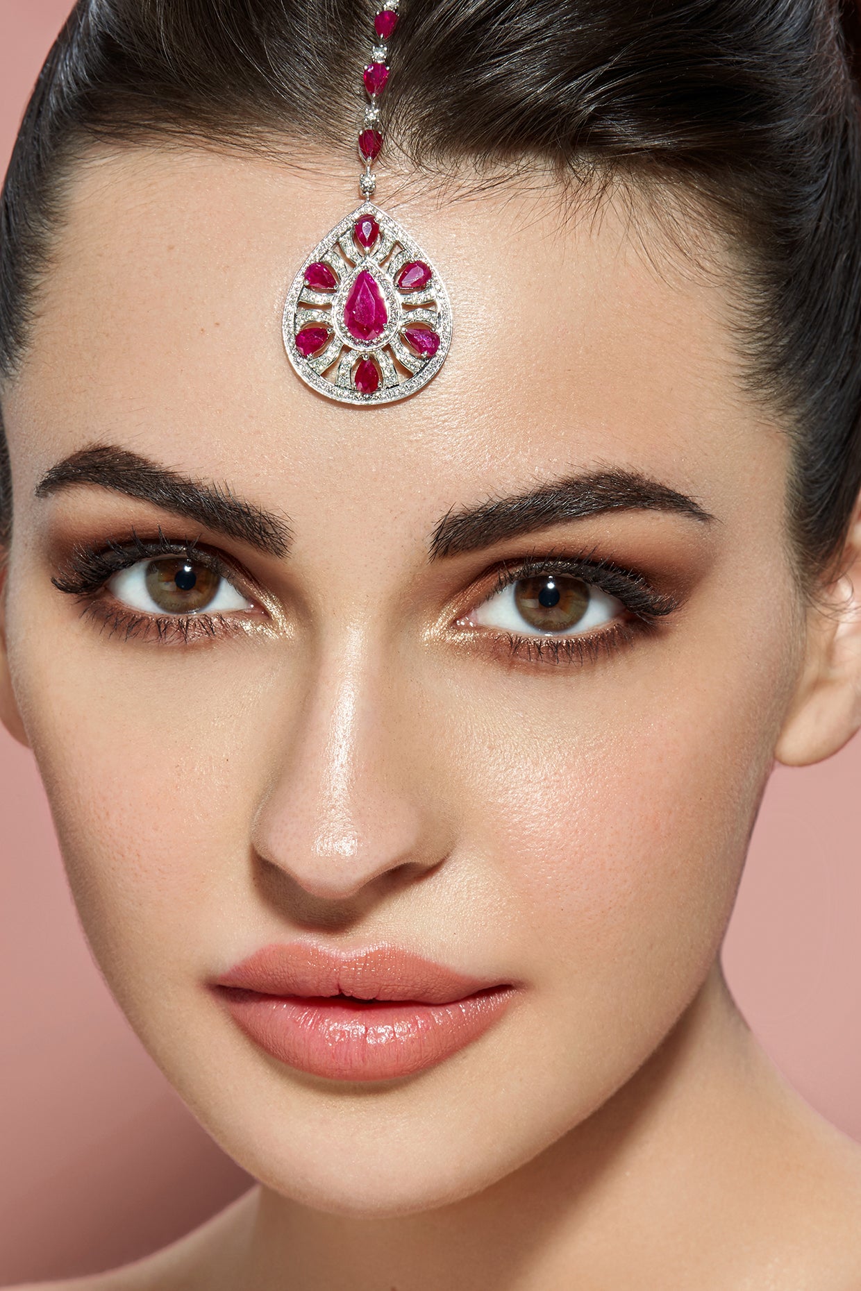 18 Kt White Gold Ruby & Diamond Maang Tikka