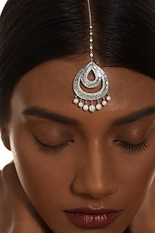 18 Kt White Gold Full Cut Diamond Maangtikka