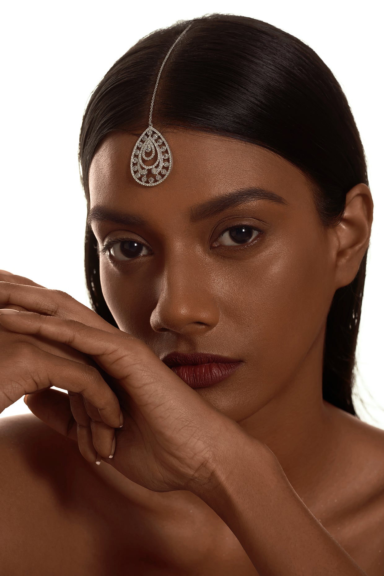 18 Kt White Gold Maangtikka With Full Cut Diamonds