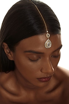 18 Kt Yellow Gold Yellow Sapphire Maangtikka