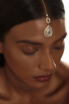 18 Kt Yellow Gold Yellow Sapphire Maangtikka