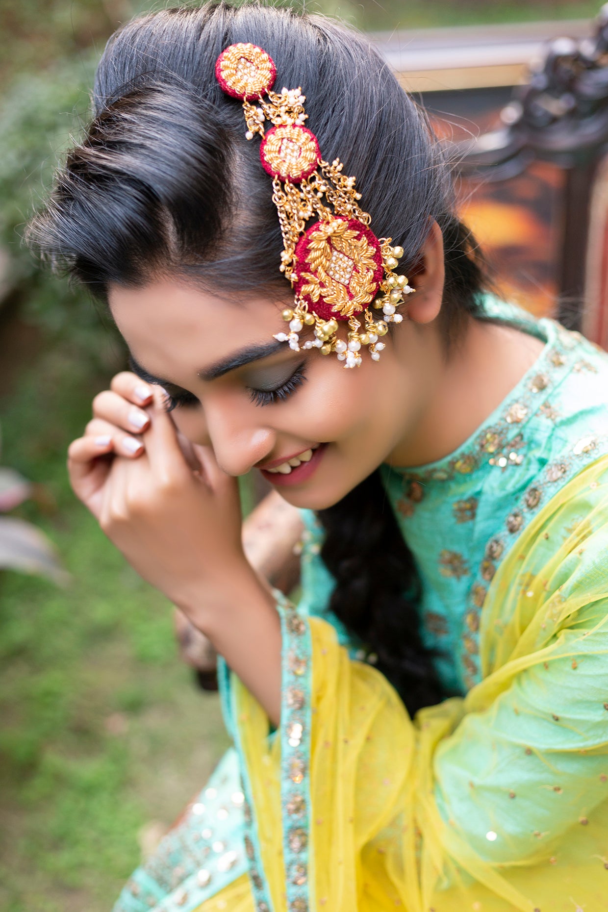 Gold Finish Thread Embroidered Pasa