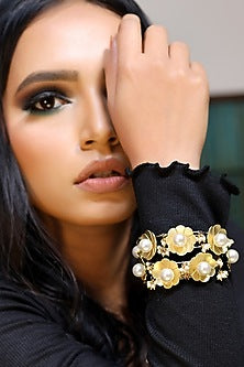 Gold Finish Handcrafted Pearl Bracelet