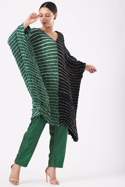 Featuring a bottle green and black handwoven kaftan in silk base with shibori pattern and hand dyed print. This contains only one piece.

FIT: Cut for relaxed fit.
COMPOSITION: Silk.
CARE: Dry clean only.