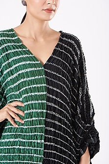 Featuring a bottle green and black handwoven kaftan in silk base with shibori pattern and hand dyed print. This contains only one piece.

FIT: Cut for relaxed fit.
COMPOSITION: Silk.
CARE: Dry clean only.