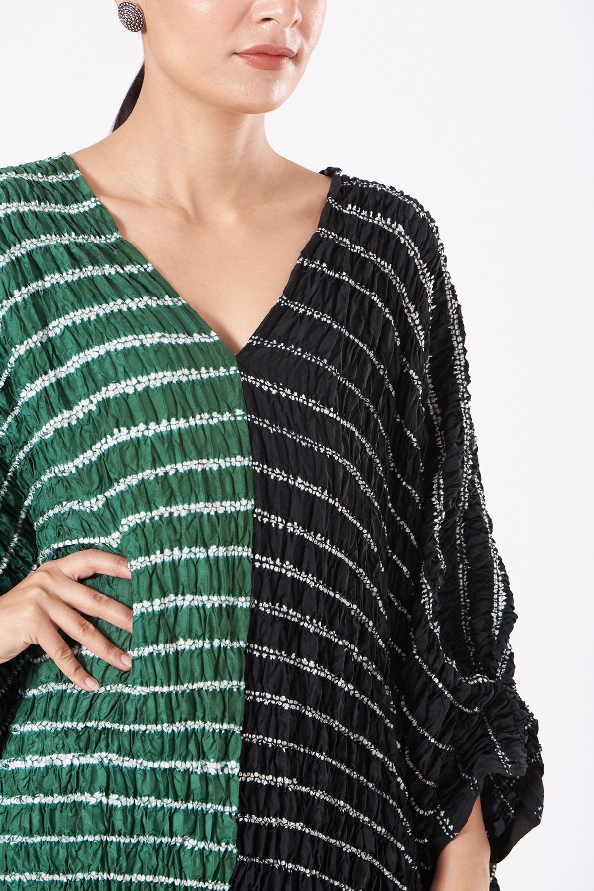 Featuring a bottle green and black handwoven kaftan in silk base with shibori pattern and hand dyed print. This contains only one piece.

FIT: Cut for relaxed fit.
COMPOSITION: Silk.
CARE: Dry clean only.