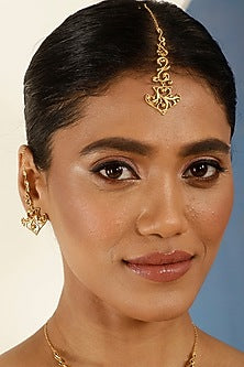 Gold Finish Floral Filigree Maangtikka