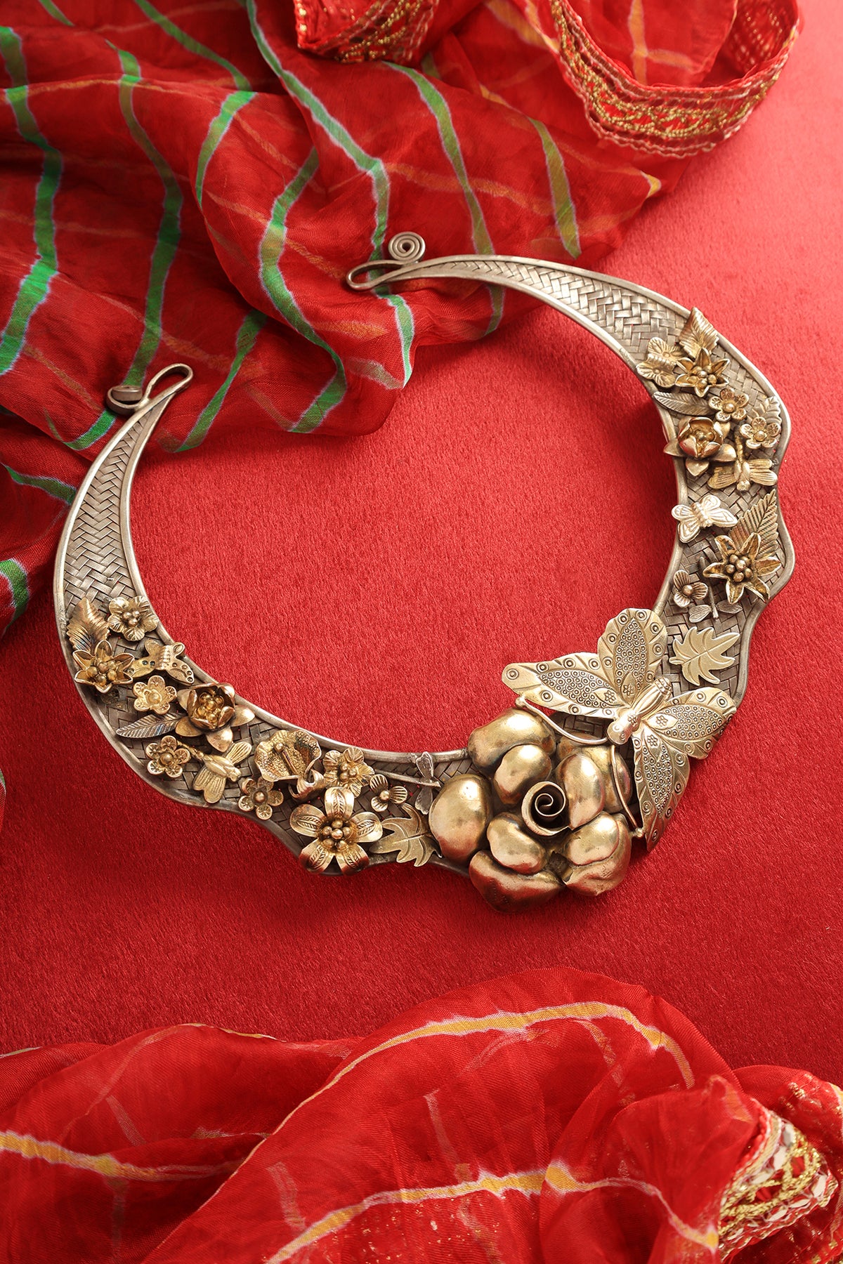 Two Tone Finish Floral Weaved Hasli Temple Necklace In Sterling Silver