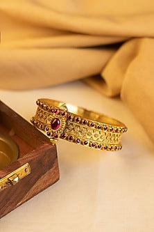 Gold Finish Onyx Temple Bangle In Sterling Silver