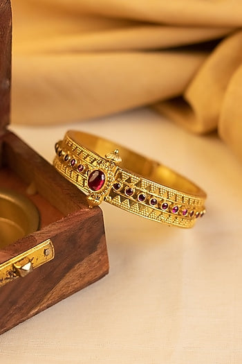 Gold Finish Onyx Temple Bangle In Sterling Silver