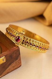 Gold Finish Onyx Temple Bangle In Sterling Silver