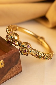 Gold Finish Onyx Temple Bangle In Sterling Silver