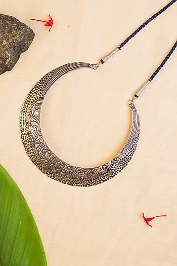 White Finish Temple Choker Necklace In Sterling Silver