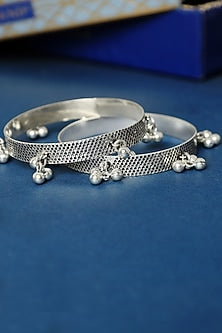 White Finish Temple Ghungroo Bangles In Sterling Silver (Set Of 2)