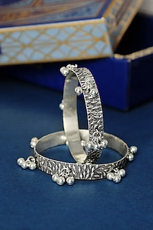 White Finish Temple Ghungroo Bangles In Sterling Silver (Set Of 2)