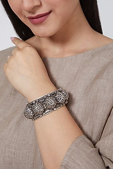 White Finish Mor Kada In Sterling Silver