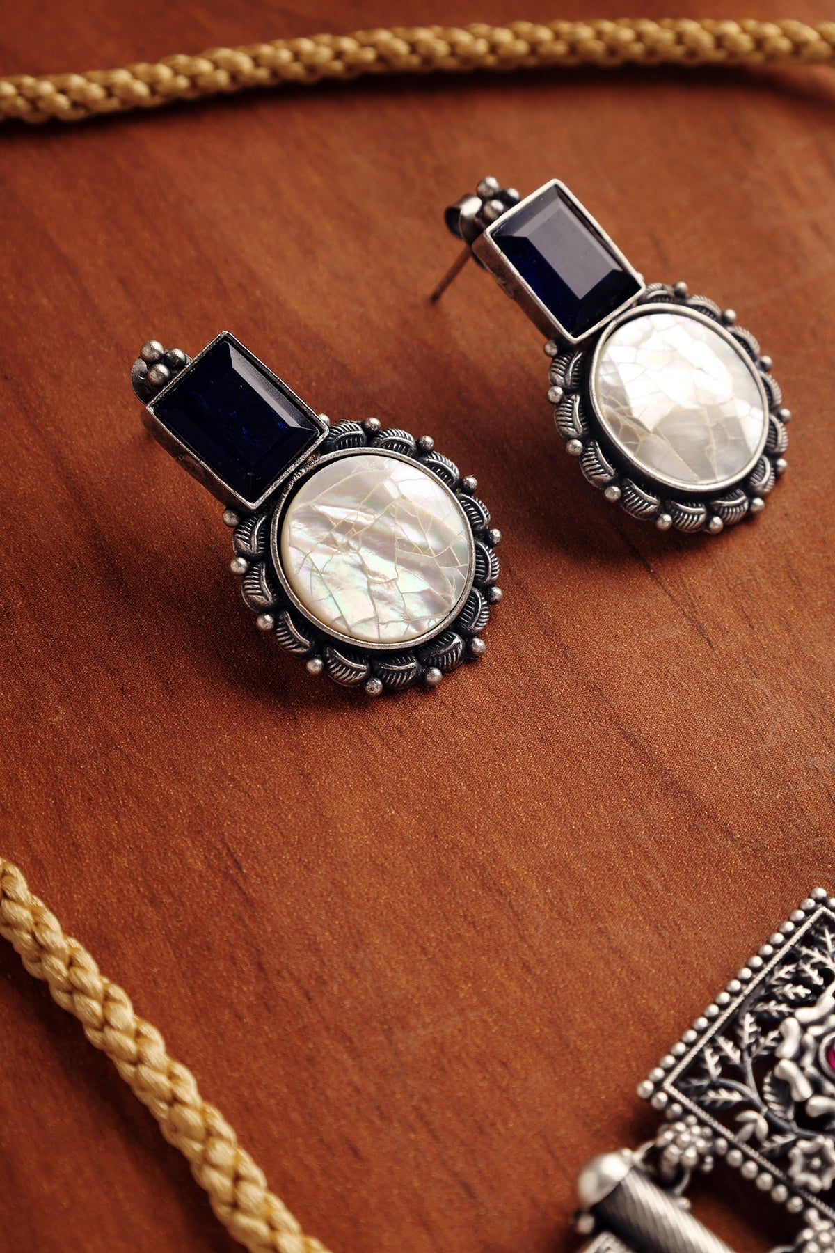 White Finish Blue Onyx Stone Temple Choker Necklace Set In Sterling Silver