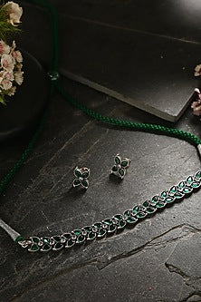 Two-Tone Finish Green Kemp Stone Tribal Choker Necklace Set In Sterling Silver
