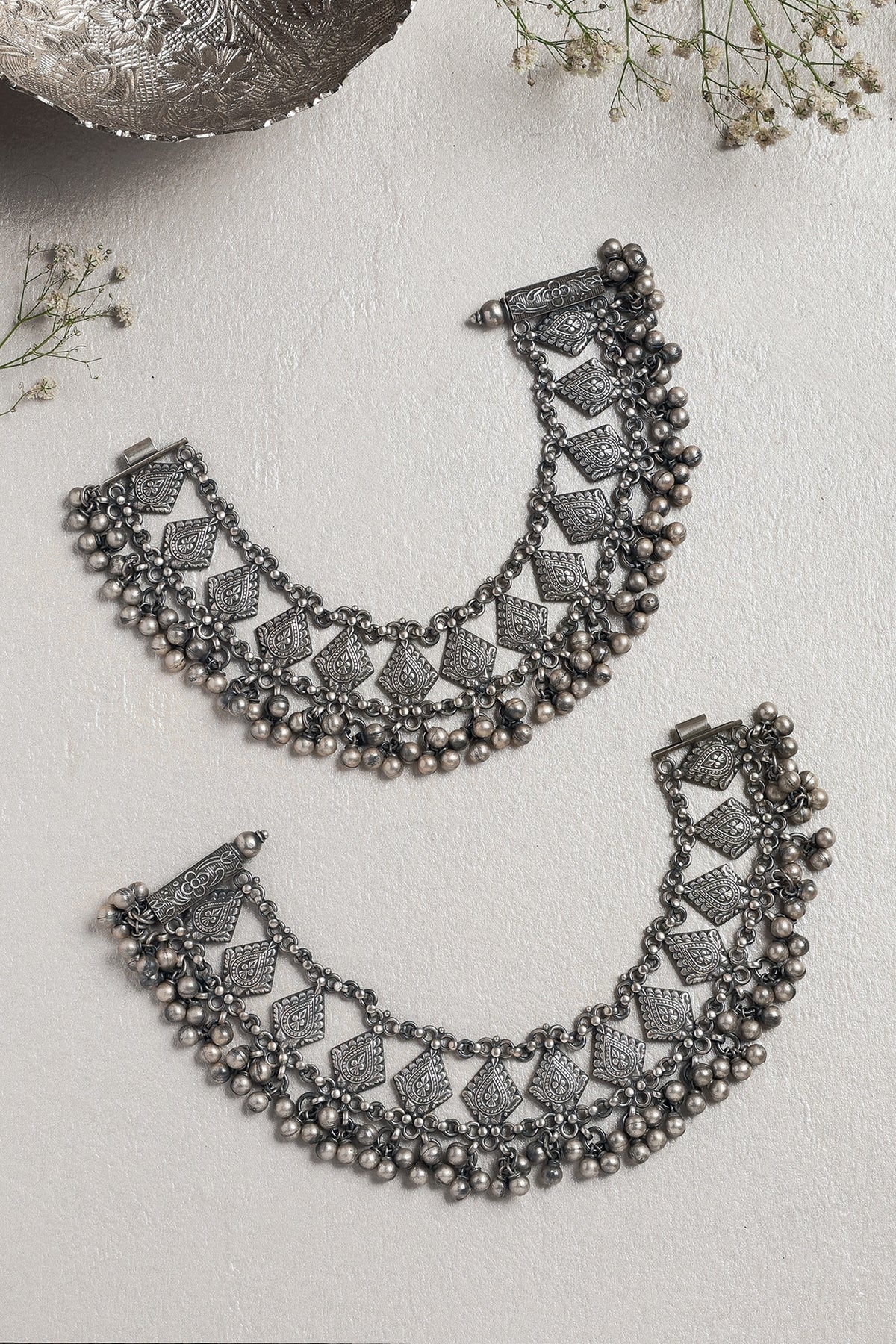 White Finish Paisley Anklets In Sterling Silver