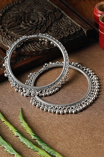 White Finish Ball Ghungroo Textured Leg Kada In Sterling Silver