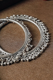 White Finish Ball Ghungroo Textured Leg Kada In Sterling Silver