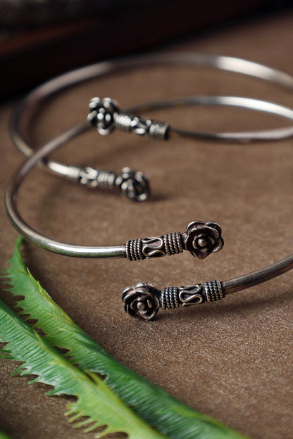 White Finish Floral Leg Kada In Sterling Silver