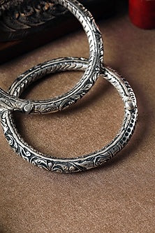 Two-Tone Finish Kundan Polki Lotus Leg Kada In Sterling Silver