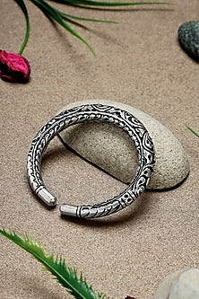 White Finish Sher Chitai Temple Kada In Sterling Silver