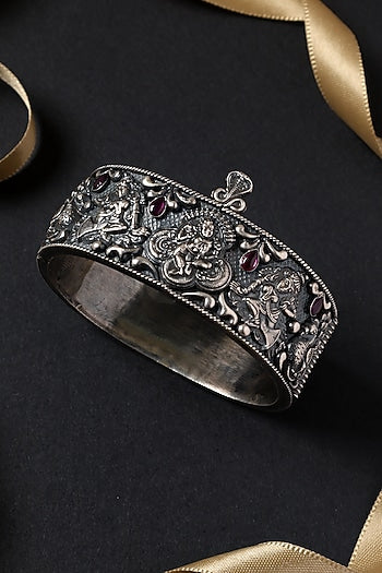 White Finish Temple Kempstone Kada In Sterling Silver