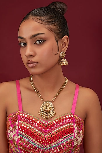 Gold Finish Kemp Stone & Beaded Pendant Necklace Set