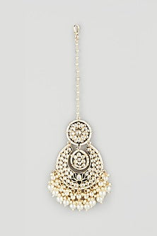 Gold Finish Kundan Polki Earrings With Maang Tikka