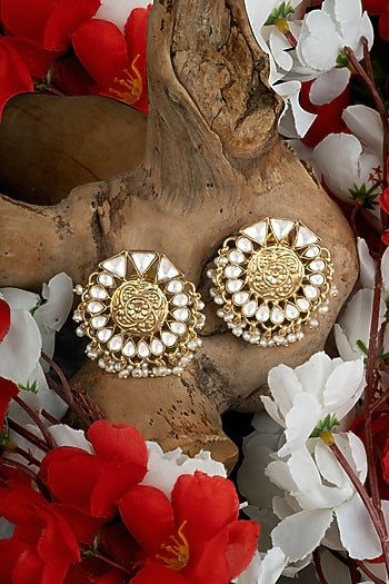 Gold Finish Kundan Floral Stud Earrings In 92.5 Sterling Silver