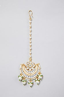 Gold Finish Maang Tikka With Green Kundan